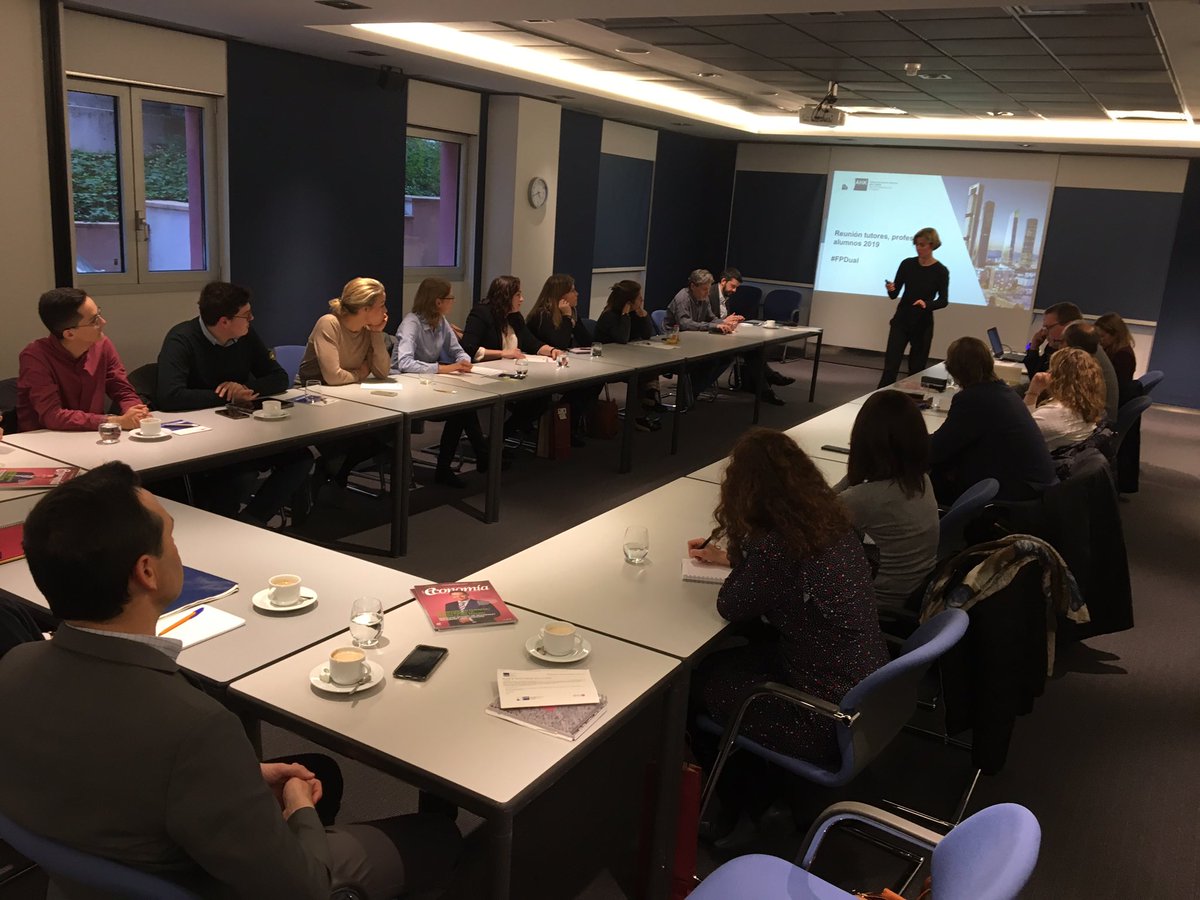 Clausantisima's tweet photo. Comienza la reunión anual de tutores en la @AHK_es con la participacion de @Kuehne_Nagel @siemens_es @aldi @lidlespana @hasenkamp @transfesa @SaarGummiGroup @thyssenkruppES Mejorando la #FPDUAL día a día, con la constructiva aportación de nuestras empresas formadoras https://t.co/GUgtcp8FfV