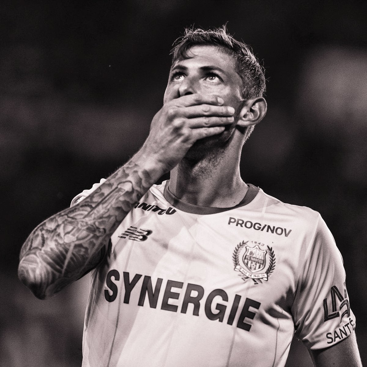 DoentesPFutebol's tweet photo. Encerradas as buscas pelo jogador Emiliano Sala. As chances de sobrevivência são remotas.

Desejamos força a família e amigos. Triste fim num momento que era de realização. https://t.co/UwciMukEot