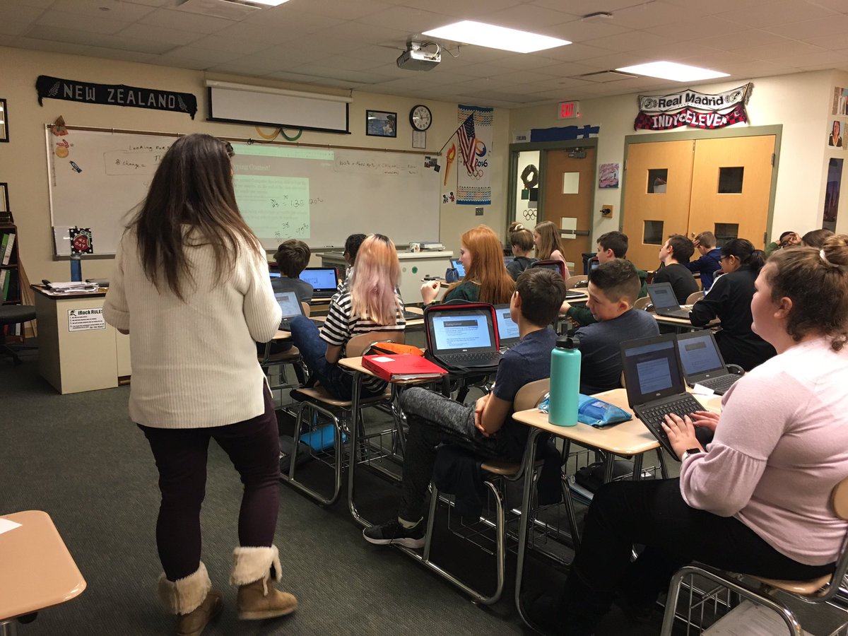 LSchemelWWS's tweet photo. @missdaysdaily connecting percents, reviewing with PearDeck, and turning and talking to share thinking. @wwsweb @WMSshamrocks https://t.co/Cksd2LA3Tt