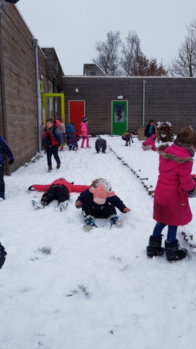 Mienskip's tweet photo. #sneeuwpret #techniekles #natuurkundeles #inspiratie Leerzame ervaringen opdoen en samen leren in en met sneeuw! https://t.co/IYKRozmKwQ