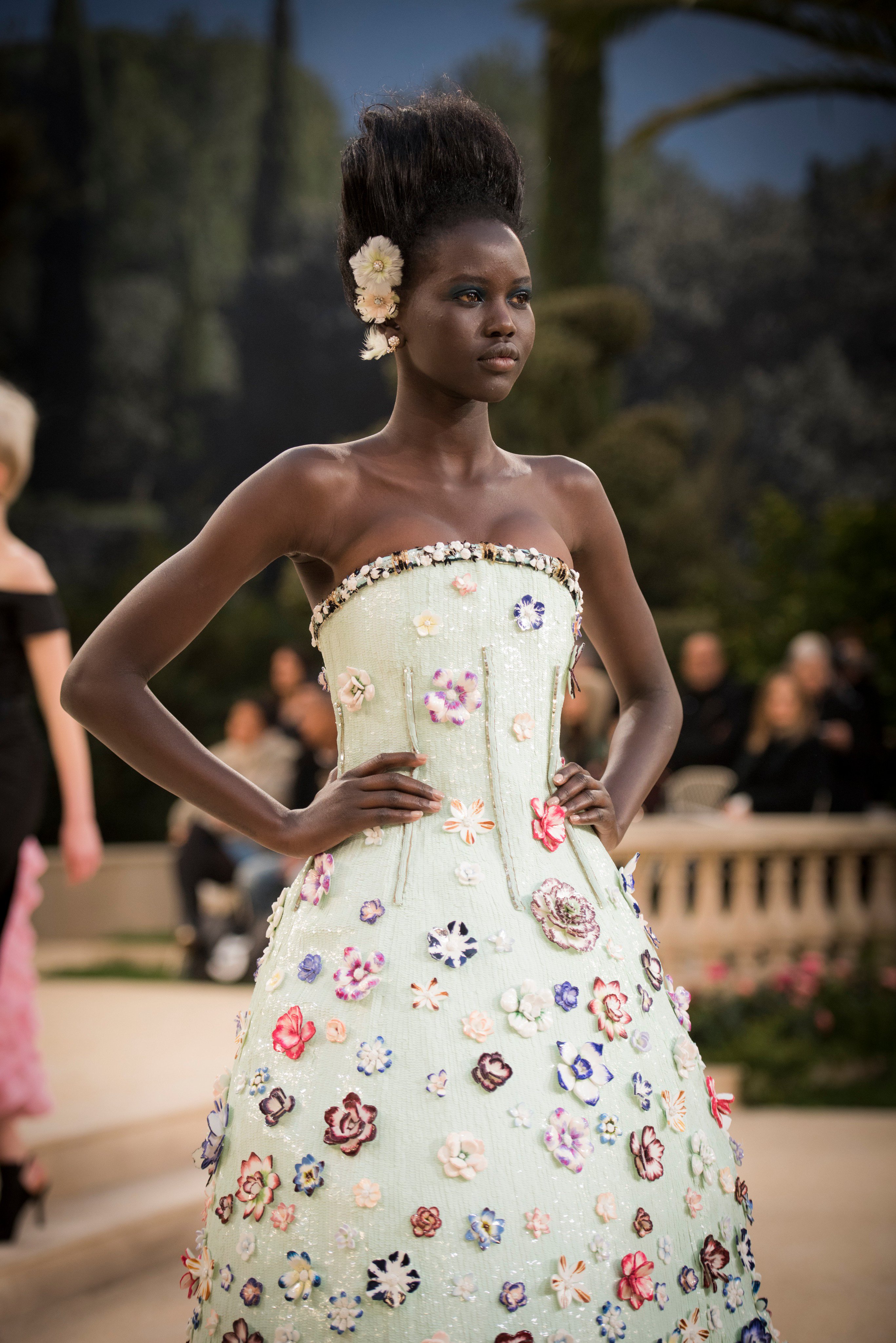 CHANEL on Twitter: "Flowers bloom in multiple shades and textures for Spring-Summer 2019. Constantly seeking innovation, the #CHANELHauteCouture CHANEL's Métiers d'art ateliers created hand-painted ceramic flowers that were then added to