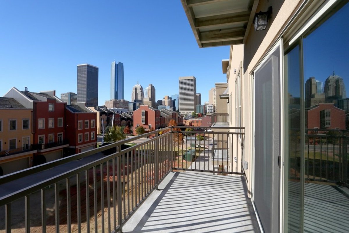 Come check out our amazing Downtown OKC views!! Limited time ONLY we are doing a $299 TOTAL Move In SPECIAL! Call for details 405-601-6607 #liveatmaywood