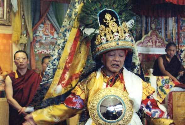 ForidiHomaun's tweet image. Can a monk take trance of a deity?
bit.ly/2MSEptV
#TsemRinpoche #tsemtulku #DorjeShugden #Shugden #Malaysia #TibetanBuddhism #Buddha #Dharma #Buddhist #DalaiLama #TibetCause #mystic #ReligiousFreedom #mystery #Tibet #Tibetan #mystical #interesting #tradition #oracle