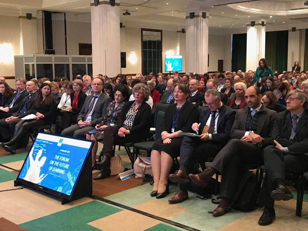 DenitsaSacheva's tweet photo. Creativity &amp; synergy is needed working with EU funds. Your class Project (Твоят час) in BG combines formal &amp; non formal education, EU &amp; national funds. This holistic approach allows us to multiply the impact of our success stories  🇧🇬🇪🇺 #FOLForum #EducationDay https://t.co/iZRVLvqEEx