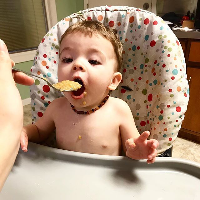 Free2BWe's tweet image. Instead of making traditional applesauce that you have to cook first... I just threw some apples, dates, lemon juice, cinnamon and pure maple syrup into a blender. WOW!!! The best apple sauce ever in 5 min 🤗 #easyhealthy #homemadeapplesauce #omgsogood bit.ly/2B2jq0B