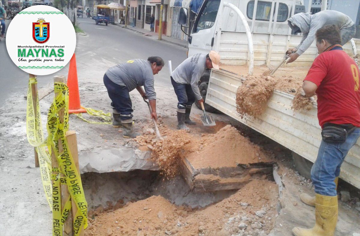 La Municipalidad Provincial de Maynas viene refaccionando la vías erupcionadas en el cruce de Samanez Ocampos / Tavara. 
De esta manera evitamos que nuestros vecinos sufran accidentes.
