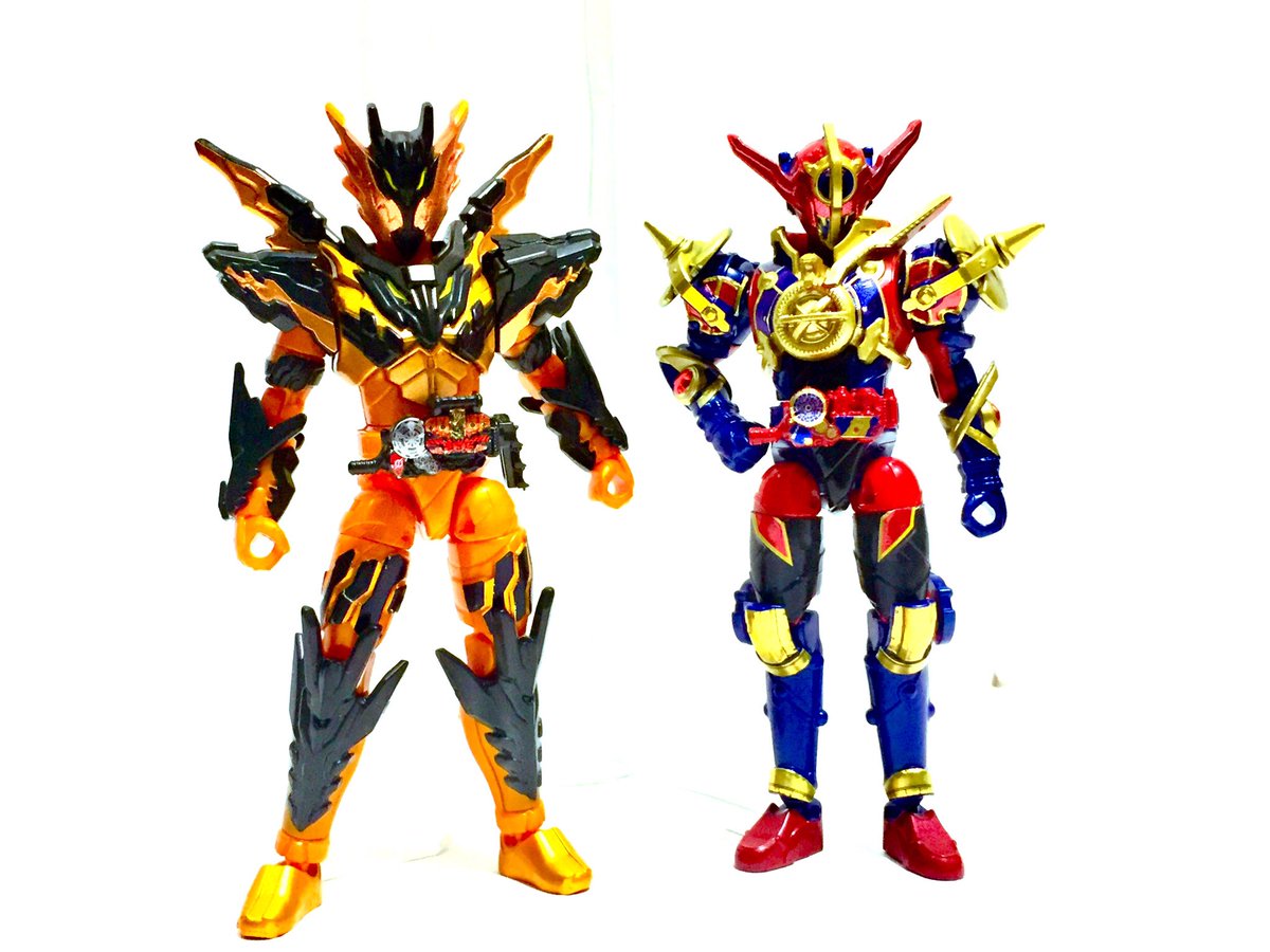 コウ على تويتر 今日から ビルドnew World 仮面ライダークローズ が公開されるわけですが近くに上映している劇場がないので創動で既出シーンを再現しました 創動 装動 仮面ライダークローズ