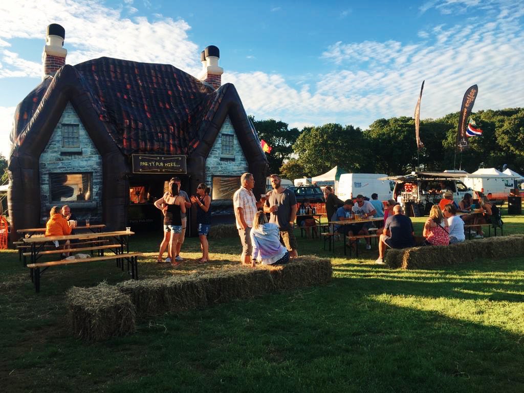 #TB to warmer weather☀️ Contact us now to hire our #inflatablepub, we’re ready for your big events this summer!😎

#summer #party #corporateevents #eventprofs #brighton #event #throwbackthursday