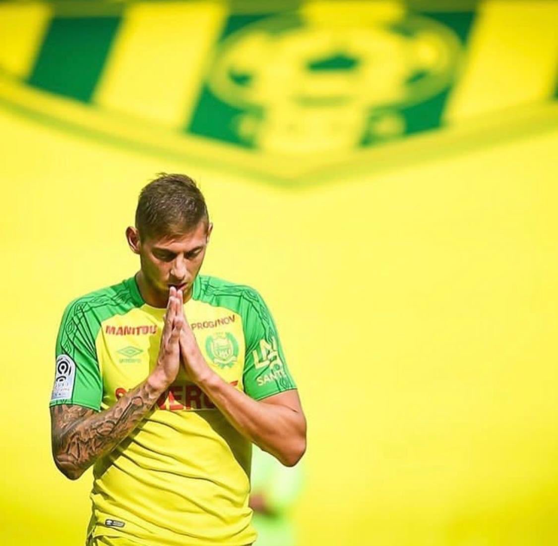 LaGrondonaTwitt's tweet photo. 🙏🏼🙏🏼🙏🏼 #PrayForSala #NoDejenDeBuscarAEmilianoSala https://t.co/mt7PEOwO3m