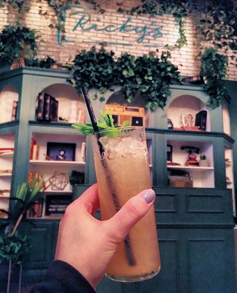 It’s Thursday and we’re Thirsty... Join us tonight for the Best Happy Hour in Miami Beach from 5-10pm. 50% off everything behind the bar plus <a href="/artichokepizza/">Artichoke Basille's®</a>. #locallyloyal #rickyssobe 🍹