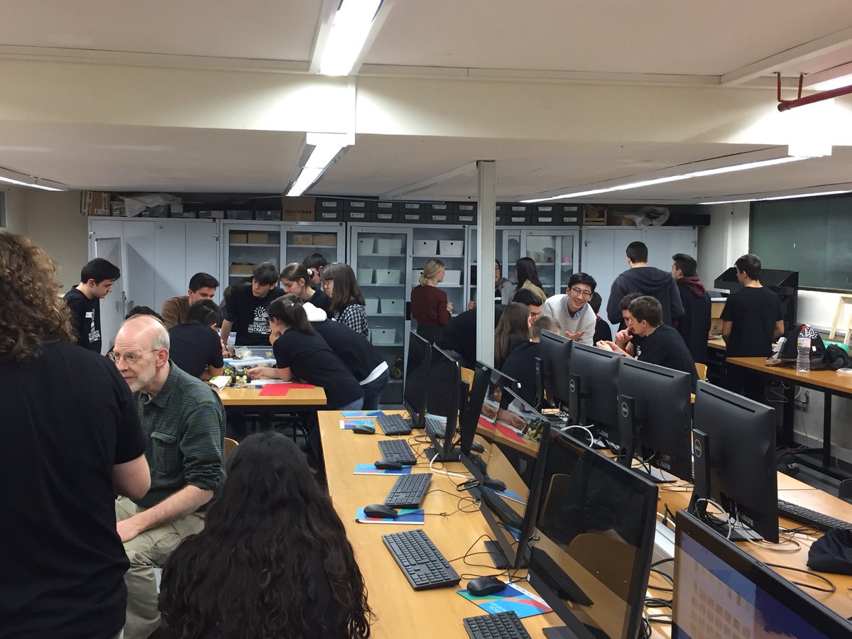 CIC_BTX's tweet photo. Primer CIC&amp;MIT TECH PROJECTS HACKATHON. Tot un repte tecnològic entre estudiants del MIT i alumnes del CIC. Des d’avui i fins dissabte, les aules de tecnologia estaran al màxim rendiment... i ens encanta!! Us anirem informant dels projectes que vagin sorgint. Estigueu atents https://t.co/rIkJTP7Uxc