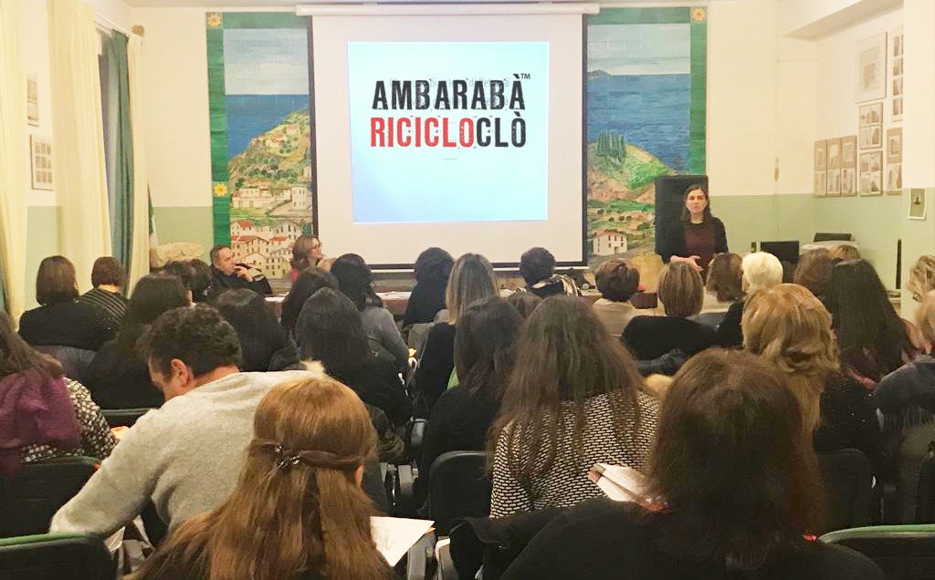 PROMO_ACCIAIO's tweet image. Oggi a #Falerna per il corso di formazione dedicato agli insegnanti di Catanzaro e provincia che hanno iscritto le proprie classi ad #AmbarabàRICICLOclò, il concorso di educazione ambientale promosso da Ricrea per le classi elementari delle provincie di …