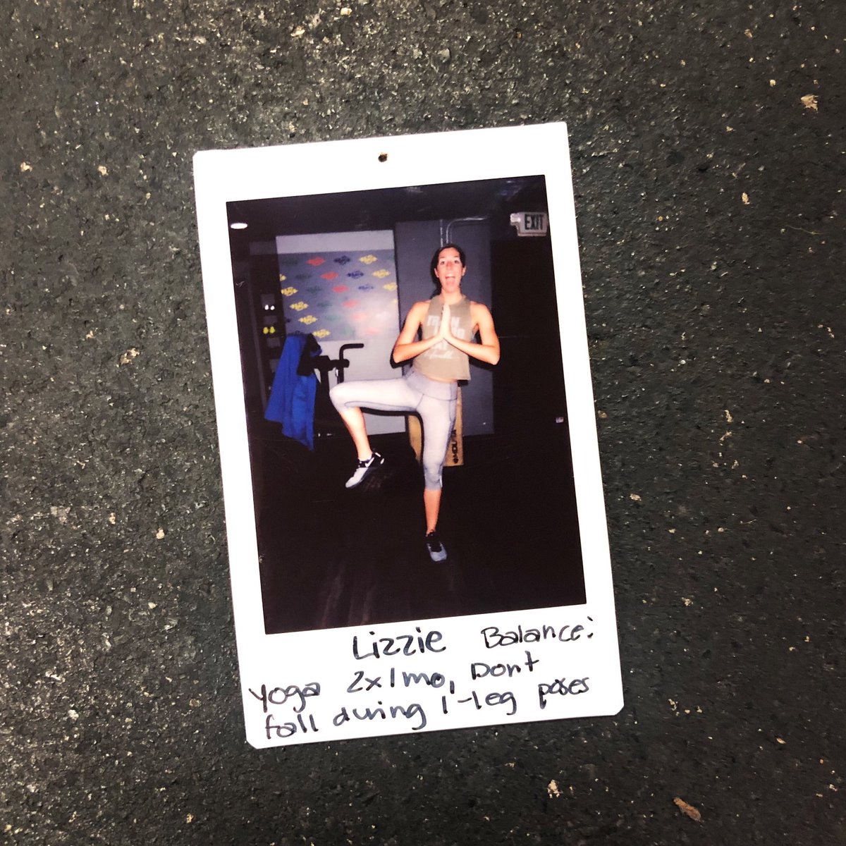 HumbleBeastFit's tweet photo. .@lizzieberks made progress with her 2018 #HBgoals, as she’s made it to yoga more often and improved her balance. Her one-legged deadlift looks good for sure! 😉 https://t.co/hGd78B2EKL
