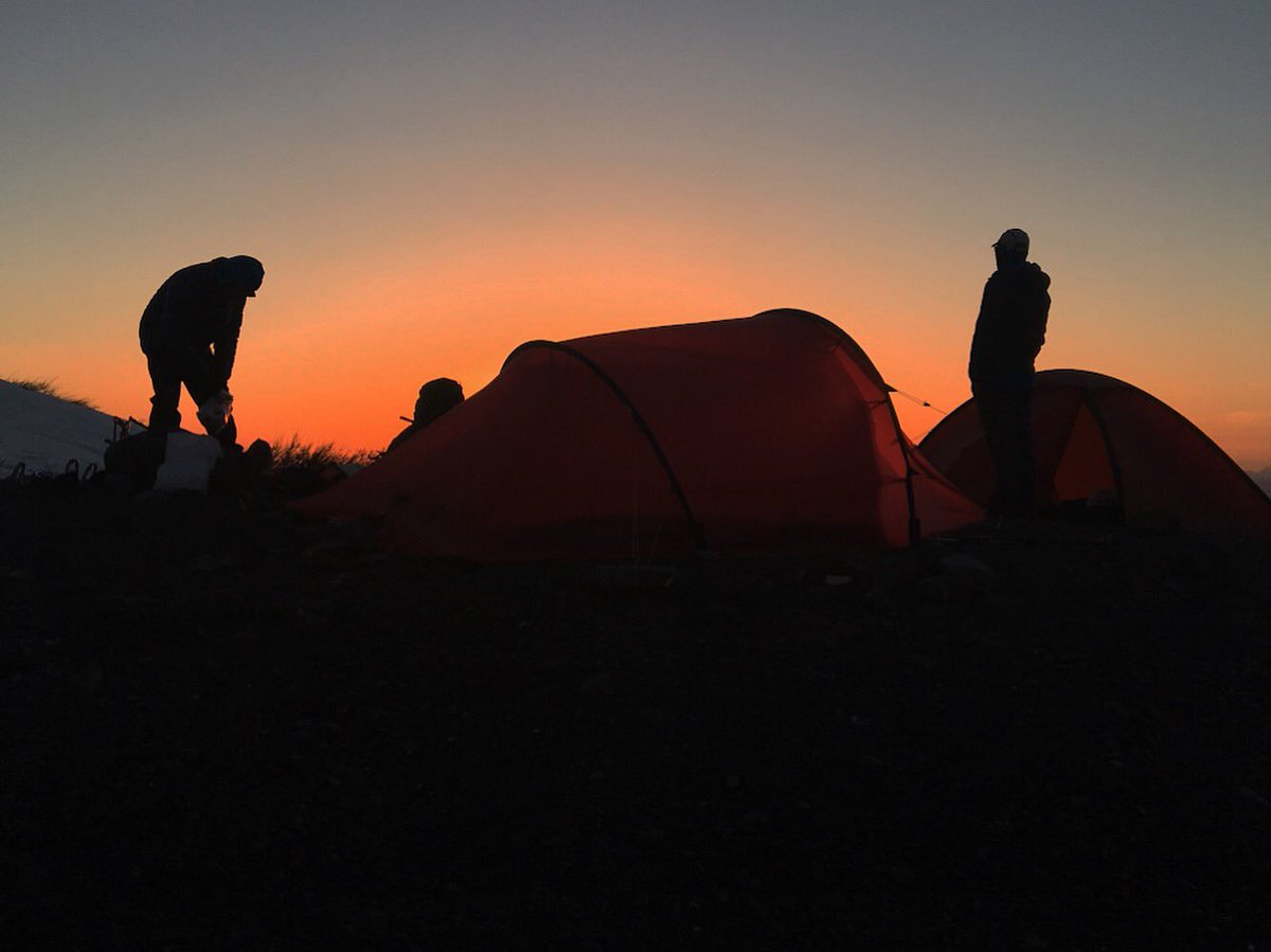 Getting ready for tomorrow’s climb on #mtbaker • • #climbing #mountaineering #hiking #washington #washingtonstate #washingtonadventures #pnw #pnwadventures #pnwhiking #hikingadventures #hiking👣 #hikinggear #veiws #views #sunrise #sunrise_pics #epic #glacier #sunset #sunsets