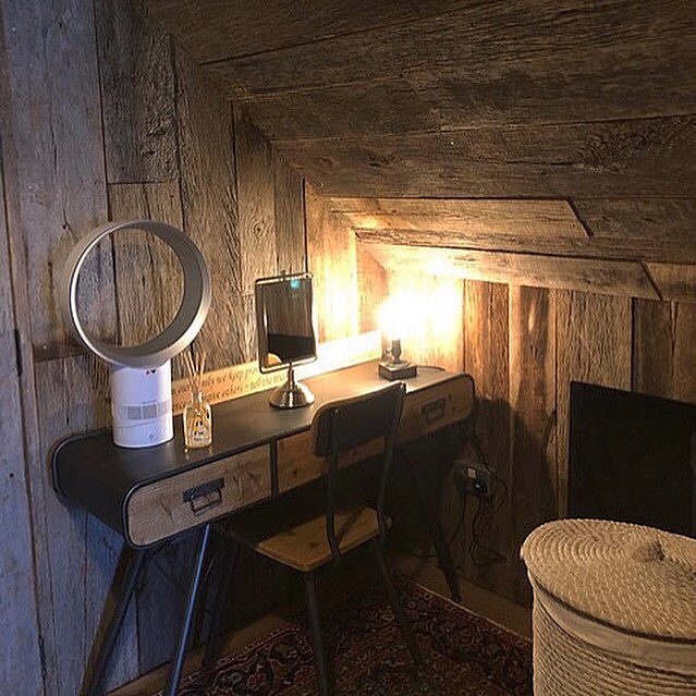 southplanks's tweet image. Thanks to our customer for these amazing project photos! They have used our Reclaimed Barn Siding for this unique cladding idea. Feeling inspired? Contact 01995 607272

#southplanks #customerproject #reclaimedcladding #reclaimedwood #woodcladding #wallcladding #interiors #rustic