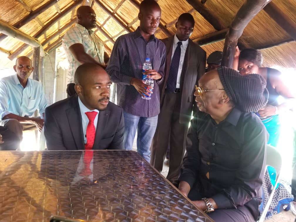 ug_edge's tweet photo. #RIPOliverMtukudzi: #Zimbabwe MDC Alliance leader @nelsonchamisa graces #TukuFuneralWake in #Knowe, #Norton.

#Chamisa in his tribute says #OliverMtukudzi was a father and counsellor “a People’s HERO is beyond deliberation.” https://t.co/2YLtiDtj5W https://t.co/29Qw3hE5O5