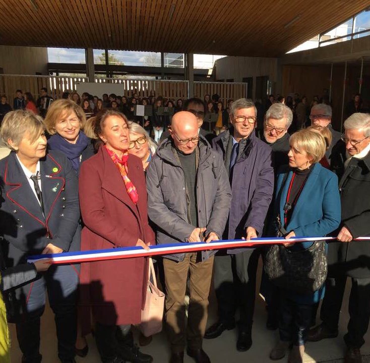 n_delattre's tweet photo. Aux côtés de Jean-Luc #Gleyze, président de la @gironde, Olivier #Dugrip, @LeRectorat, Olivier #Dubernet, Pdt de la CDC du Bazadais et du Maire de Bazas pour l’inauguration du collège connecté Ausone de plus de 700 places de capacité - un super accueil des collégiens : merciiii ! https://t.co/37HxO36IGN