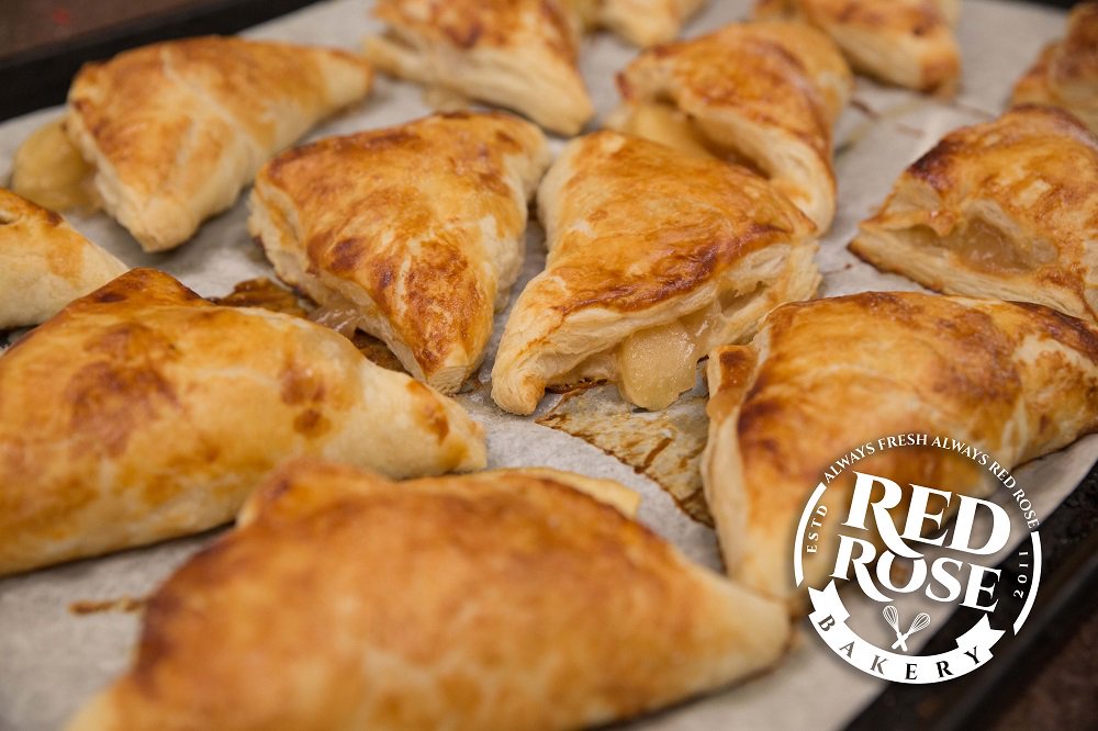 Redrosebakery's tweet photo. It's Apple Mac's birthday! Who's the apple of YOUR eye? 🍎🥐
#funfacts #tastytrivia #1984 #apple #appleturnovers #dessert #desssertaddict #bake #baker #bakery #bakeryking #foodiegram #eatstagram #tomsriver #asburypark #redrose #redrosenj https://t.co/7wnDvwXrYA