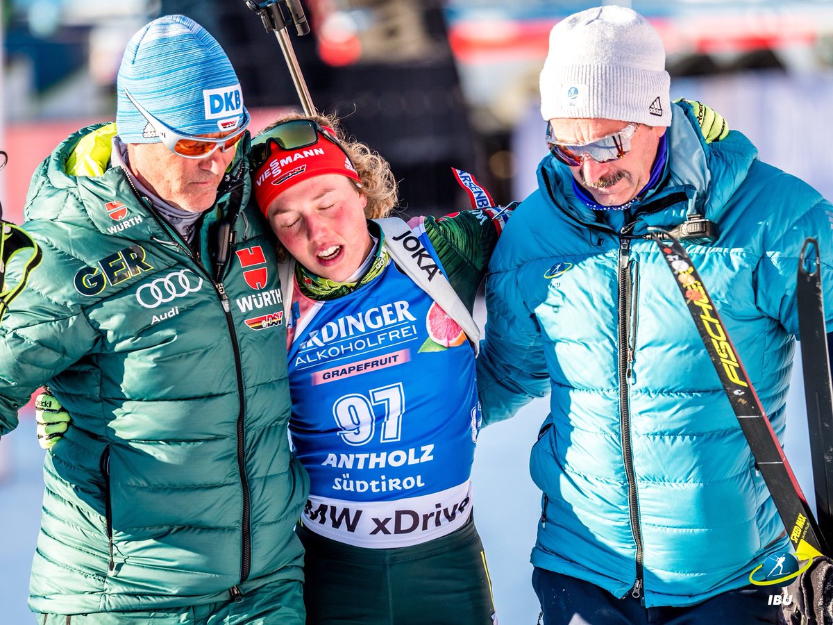 For those of you worried about Laura Dahlmeier: she’s already much better! 

„The last 200-300m really did me in, now everything is fine again. My circulation was at rock bottom but now I’m fine and until Saturday I’ll be fully recovered.“ 💪

(📸: Petr Slavik)