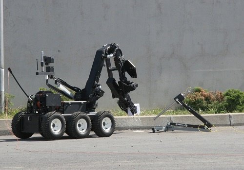 UltralifeCorp's tweet image. With #defense departments eager to invest in better #EODrobots (#BombDisposalRobots), choosing a #battery that is pre-certified to MIL-PRF-32383/3(CR) can prevent delays to market.  hubs.ly/H0f-pwK0