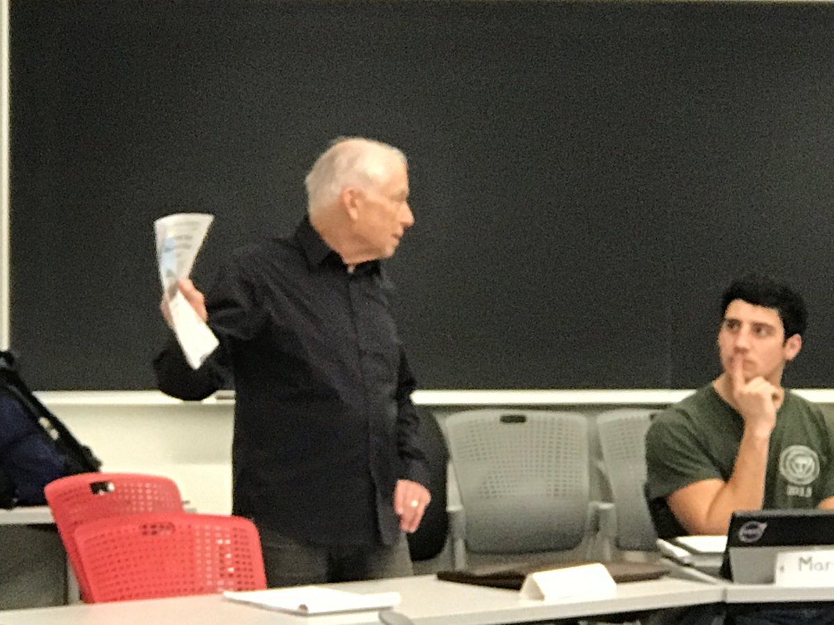 meena_ko's tweet image. So honored to be with this #UXPRO ⁦@TuftsUniversity⁩ today! Thank you ⁦@HalMJ100⁩ for the years of mentoring and everything I have learned from you! You continue to inspire in everything you do. #thebest