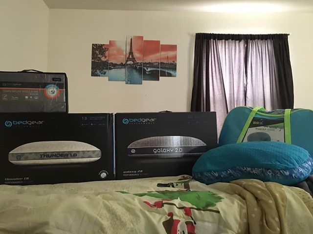 wbrent01's tweet photo. Dear @bedgear
Guess what arrived πππ
Super comfy and I'm really happy that I switched from my conventional memory foam pillow!
The sheets are pretty sweet too!
#sleepfuelseverything #bibravepro #runtastic https://t.co/w1bUpaRl1H https://t.co/RYI6tgOHOq