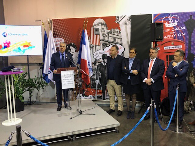 VChamalieres's tweet photo. Présence de notre Maire @LGiscardEstaing à la cérémonie de Vœux de la #CCI #PuydeDôme que préside #ClaudeBarbin, Conseiller Municipal de #Chamalières, entouré de ses vice-présidents https://t.co/kfmTWXyifz