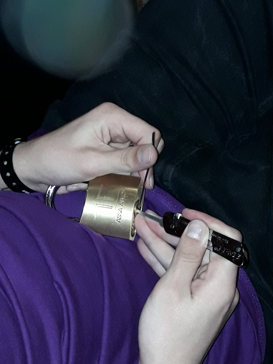 malvarez_smo's tweet image. El reto TESA ASSA ABLOY @TESAASSAABLOY con candado de  diseño exclusivo para #sh3llCON19 con premio especial para quien lo abra.