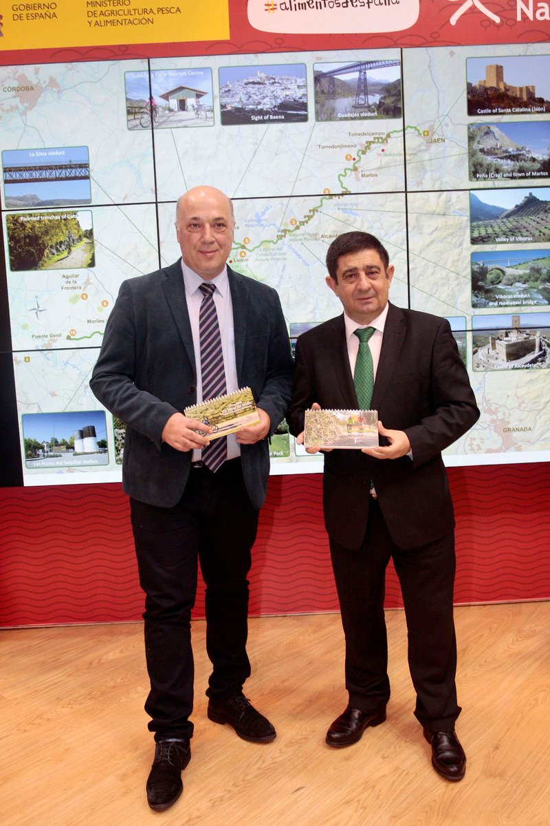 arc_rute's tweet photo. En #Fitur2019 con mi amigo el presidente de @dipujaen @pacoreyesm en la presentación de la Andalucía Bike Race y de la Guía de la Vía Verde que discurre por nuestras dos provincias. https://t.co/wNFEyUoVFu