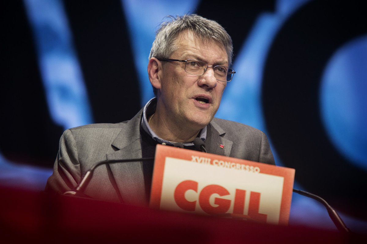 🚩#CongressoCgil 
Maurizio Landini è il nuovo Segretario generale della #Cgil
