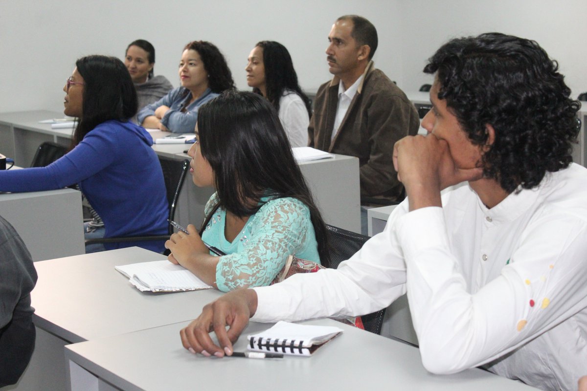 EscuelaFiscalMP's tweet photo. #HOY en la #ENFMP se dictó el #Taller: "Programación Neurolingüística e Inteligencia Emocional", con el facilitador Abg. Adelso Palmar donde expresó "no permitas que las emociones te dominen. Hay que saber vivir con inteligencia emocional".
@EscuelaFiscalMP https://t.co/5IVLyZT2d0