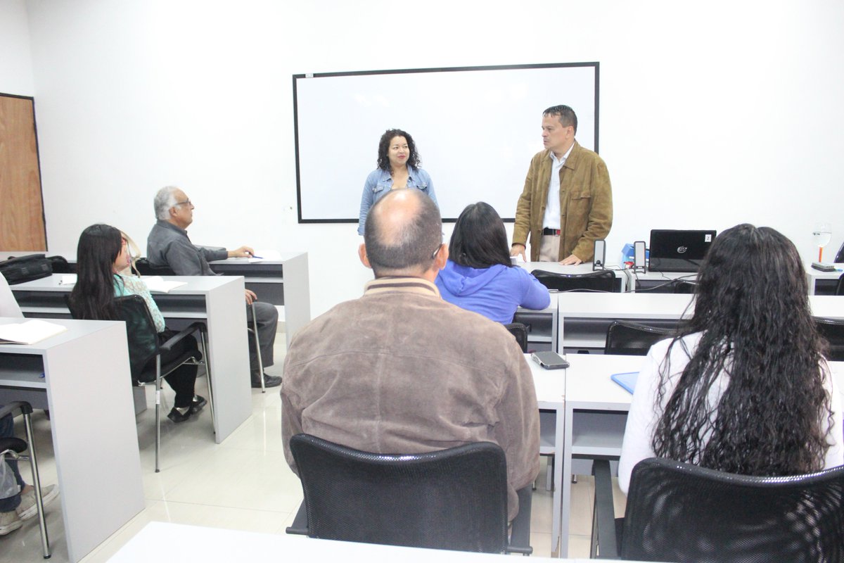 EscuelaFiscalMP's tweet photo. #HOY en la #ENFMP se dictó el #Taller: "Programación Neurolingüística e Inteligencia Emocional", con el facilitador Abg. Adelso Palmar donde expresó "no permitas que las emociones te dominen. Hay que saber vivir con inteligencia emocional".
@EscuelaFiscalMP https://t.co/5IVLyZT2d0