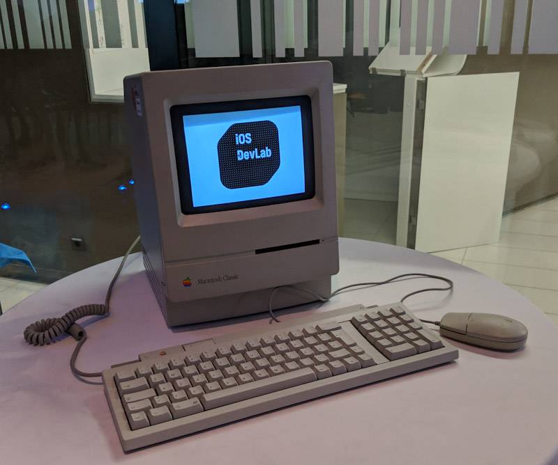 FraunhoferSIT's tweet image. Übrigens hat der Macintosh heute Geburtstag! Ein Modell ist zu besichtigen auf unserer #DevNight