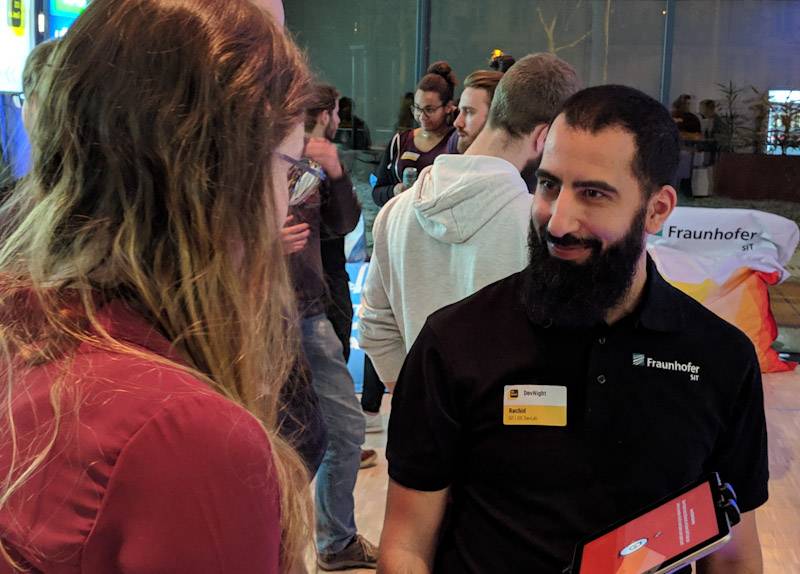 FraunhoferSIT's tweet image. Unser iOS-Experte Rachid im Gespräch
#DevNight