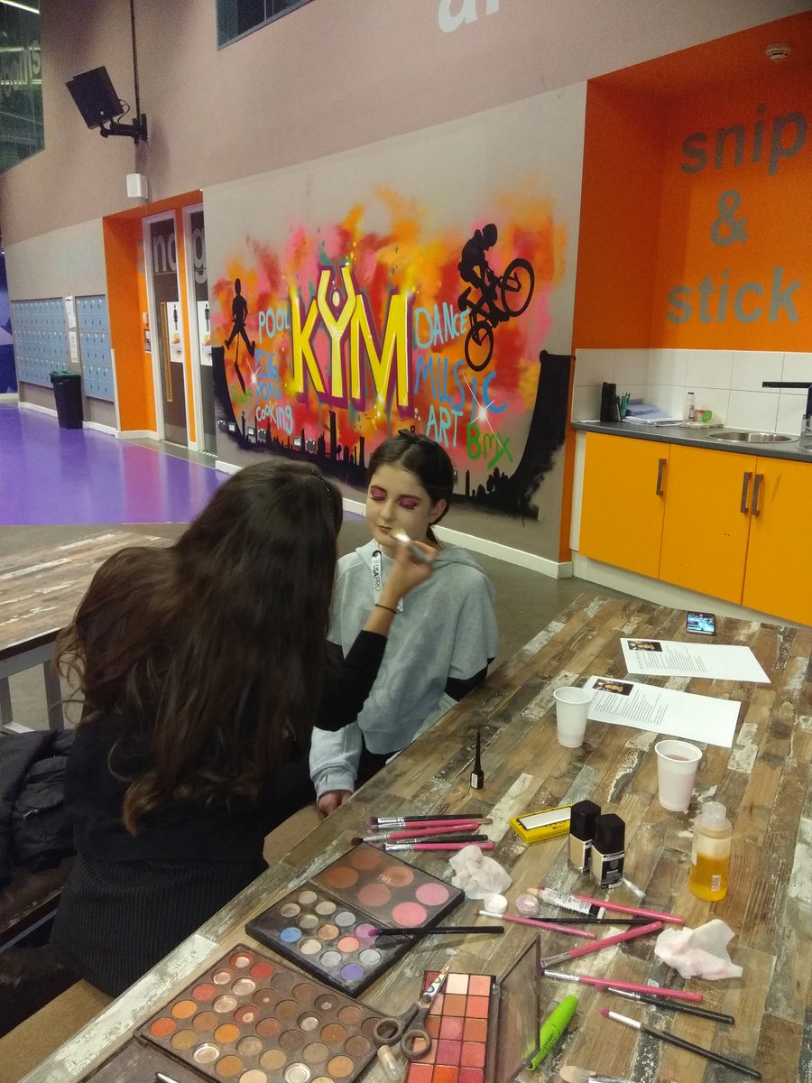 maxellisKYM's tweet photo. Make up skills at its finest @KnowsleyYM #informaled 
#youthworkmatters https://t.co/FJmanrk66n