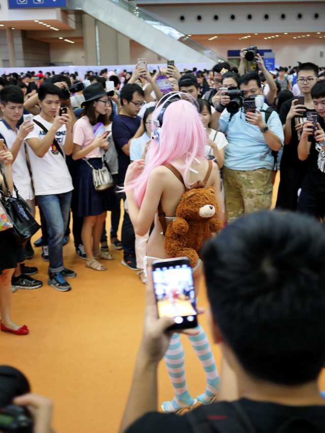 RealSexyCyborg's tweet photo. @RedVonix @Penny_Underbust Or you know, come cosplay in China where you get a nice polite circle😁 https://t.co/1pTldvrwJm