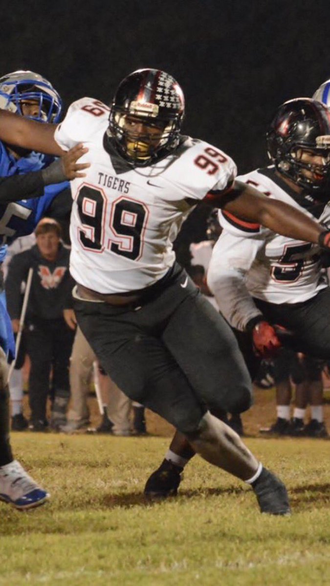 coach_jcurtis's tweet photo. Congrats to these Many Tigers for making the LFCA All-State team. Leonard Hickman (OT) Tavier Williams (DB) Myron Warren (DE) Carson Carson (Returner) #ManyMade https://t.co/DwiL5YhZdC
