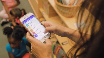 AmerAcadPeds's tweet photo. Parents: do a milestone checklist before your child’s next doctors visit with @CDCgov’s new Milestone Tracker App. Visit https://t.co/6CDwcsF5Bb today! https://t.co/eYkYlERPLP