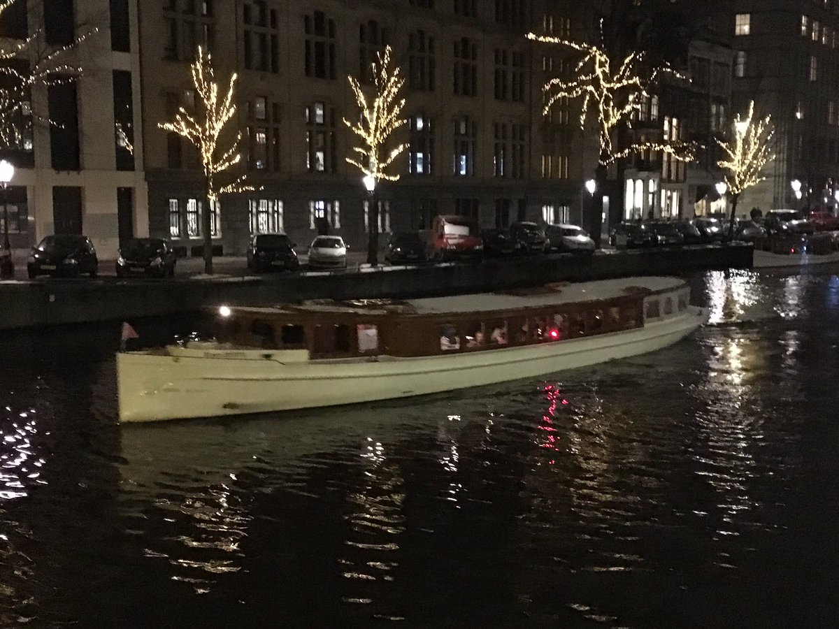 150 guest have a wonderful cruise on a salon boat! #harbourclub #chanel #whotel