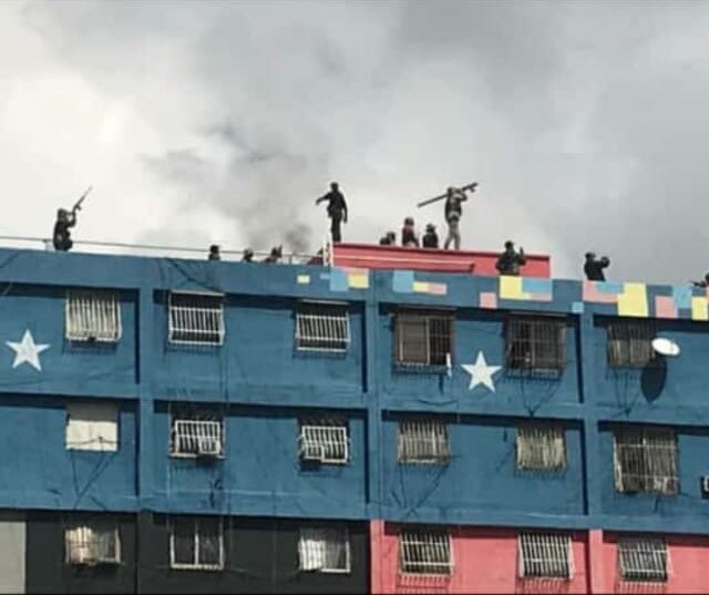 Dxsmc5zX0AACwGK.jpg:large