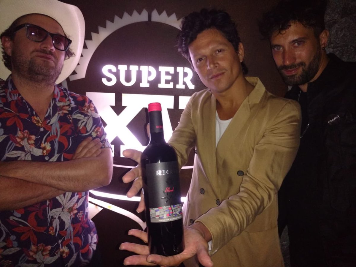 FOXLEYoficial's tweet photo. GRACIAS @Super_XV #RetoRock #Pinamar por convocarnos a compartir nuestra música . Volveremos por más! 
#WOWTOUR #Verano2019
@FOXLEYoficial &amp; @mauroconforti https://t.co/ivPN9RCiE0
