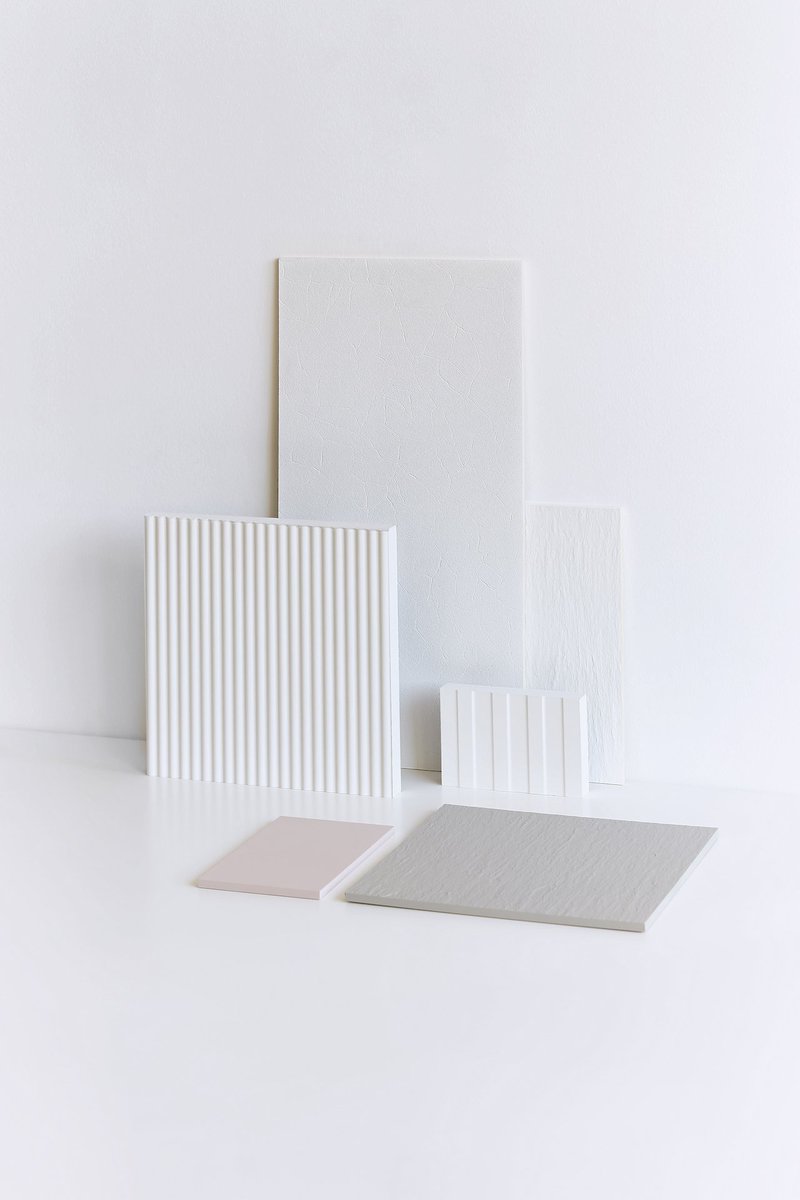 ES. Pasión por innovar
Nuestras texturas son fruto de la precisión industrial y cuidado artesanal fruto de una fabricación nacional.
ENG. Passion for innovation
Our textures are the result of industrial precision and craftsmanship thanks to the national manufacturing.