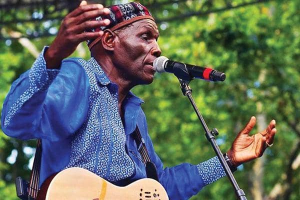 ZIPPFYOfficial's tweet photo. "Vatisiyira nhaka ne budiriro in our music. Varwa kurwa kwakanaka,Vazorore murugare baba vedu.Rava jana redu to carry on and also pass to the future generation our identity through music." ~ @Dr_Kasiyamhuru 
#RIPSamanyanga https://t.co/bMD2FoTt3V