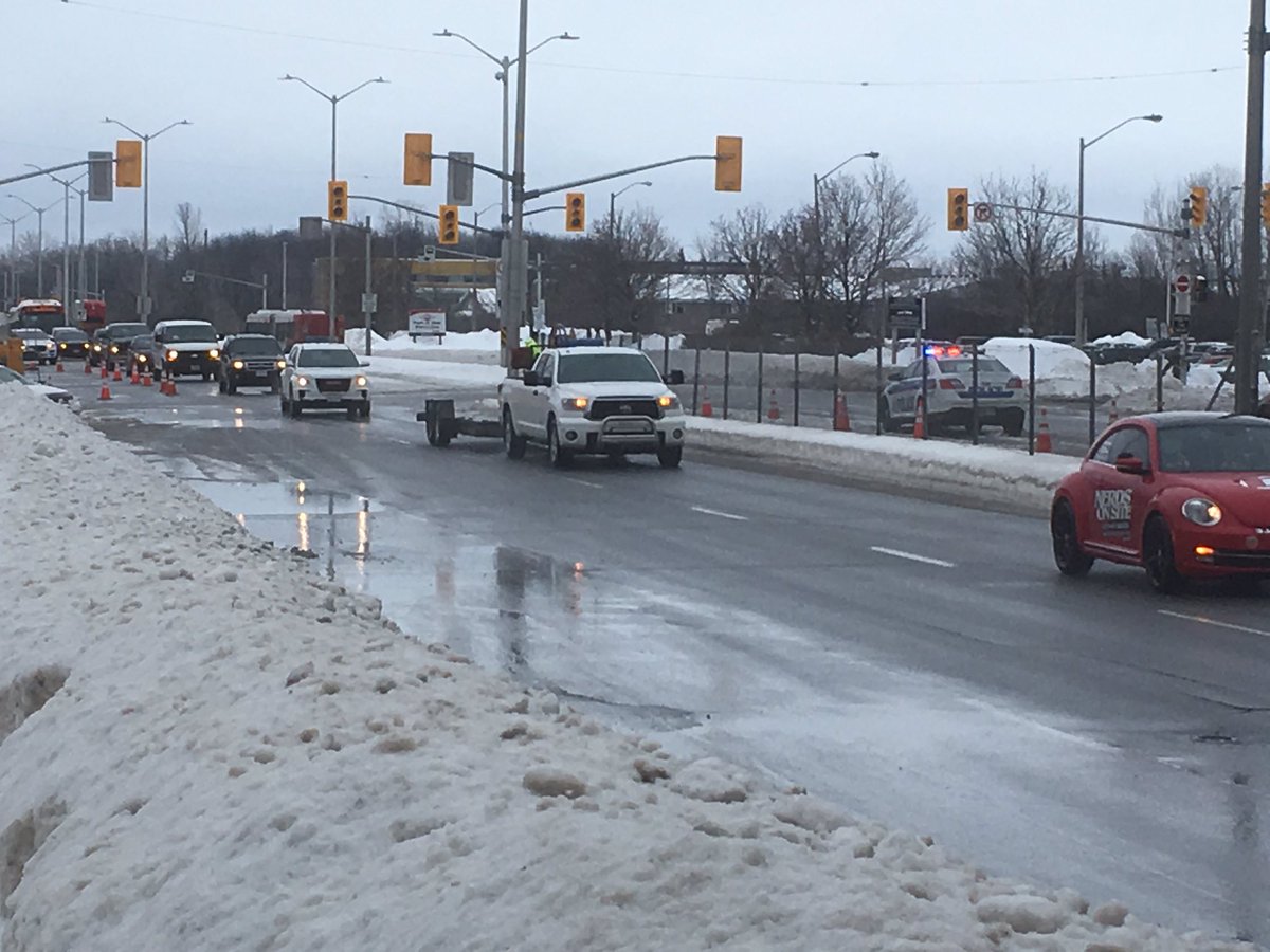 Woodroffe at College Ave still down to one lane each way. Lights out. Police on scene directing traffic and hydro crews working on lights. #OTTTRAFFIC