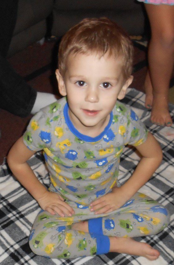 MissingCases's tweet photo. RT Casey Hathaway new clothing description #FindCaseyHathaway #BringCaseyHome Missing 3 y/o #NC boy vanished from his grandmother’s yard at 200 block Toler Road in #Ernul #NorthCarolina around 1:45 p.m., January 22, 2019 Please call Craven County Sheriff's Office at 252.633.0498 https://t.co/gMXpJN0XuK