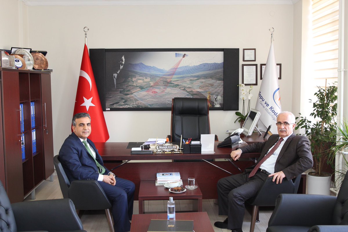Kadastrodb's tweet photo. Genel Müdürümüz Sn. Zeki ADLI, Başkanımız Sn. Mustafa ASLAN’ı @mstfaslan27 makamında ziyaret ederek, hayırlı olsun ve başarı temennilerinde bulunmuştur. Genel Müdürümüze nazik ziyaretlerinden dolayı teşekkür ediyoruz. https://t.co/EnfSinJbux