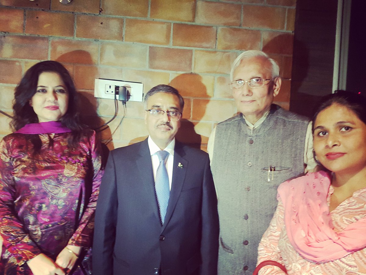 sairashahhalim's tweet photo. An honour to meet the high commissioner of #Pakistan his excellency #MrSohailMahmood for a private dinner at peace activist  Om Prakash Shah ji's invite #CentreForPeaceAndProgress.

Despite political challenges,the present generation is keen to build bridges between the nation's. https://t.co/8A5BEoJ9X5