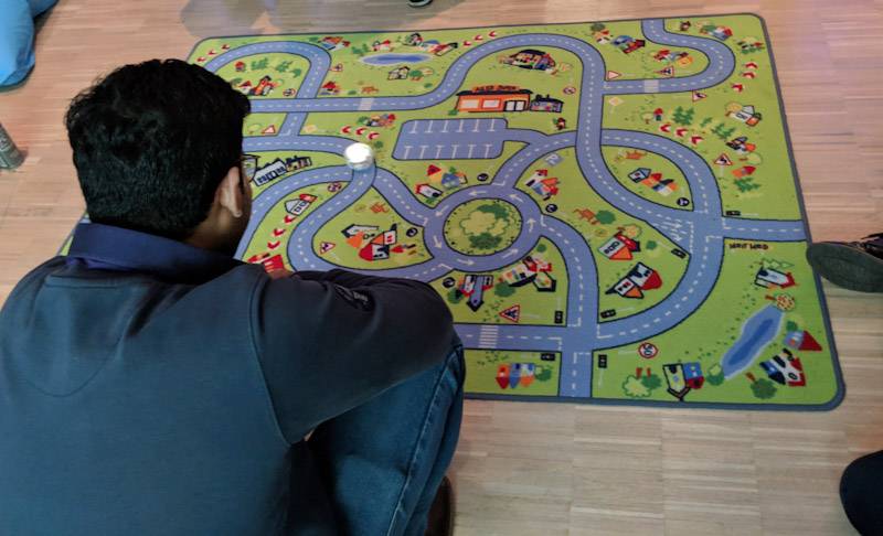 FraunhoferSIT's tweet image. Sphero unterwegs auf dem Autoteppich
#DevNight