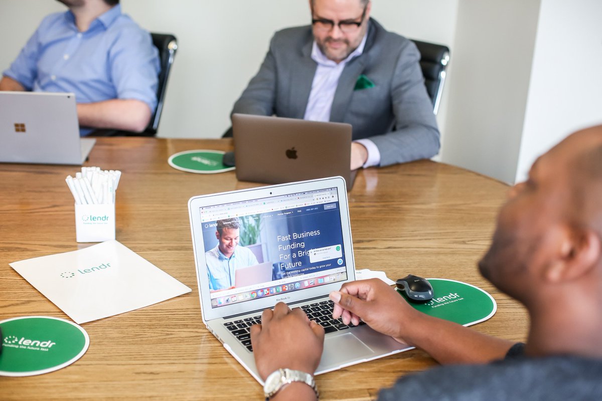 LendrOnline's tweet photo. Competitive rates, variable repayment schedules and customizable terms -- it’s capital that’s as flexible as your #smallbusiness and it’s only available from #Lendr.
Get financing in under 24 hours, here: https://t.co/SrSNWPNfye. https://t.co/KJtRGp6N0z