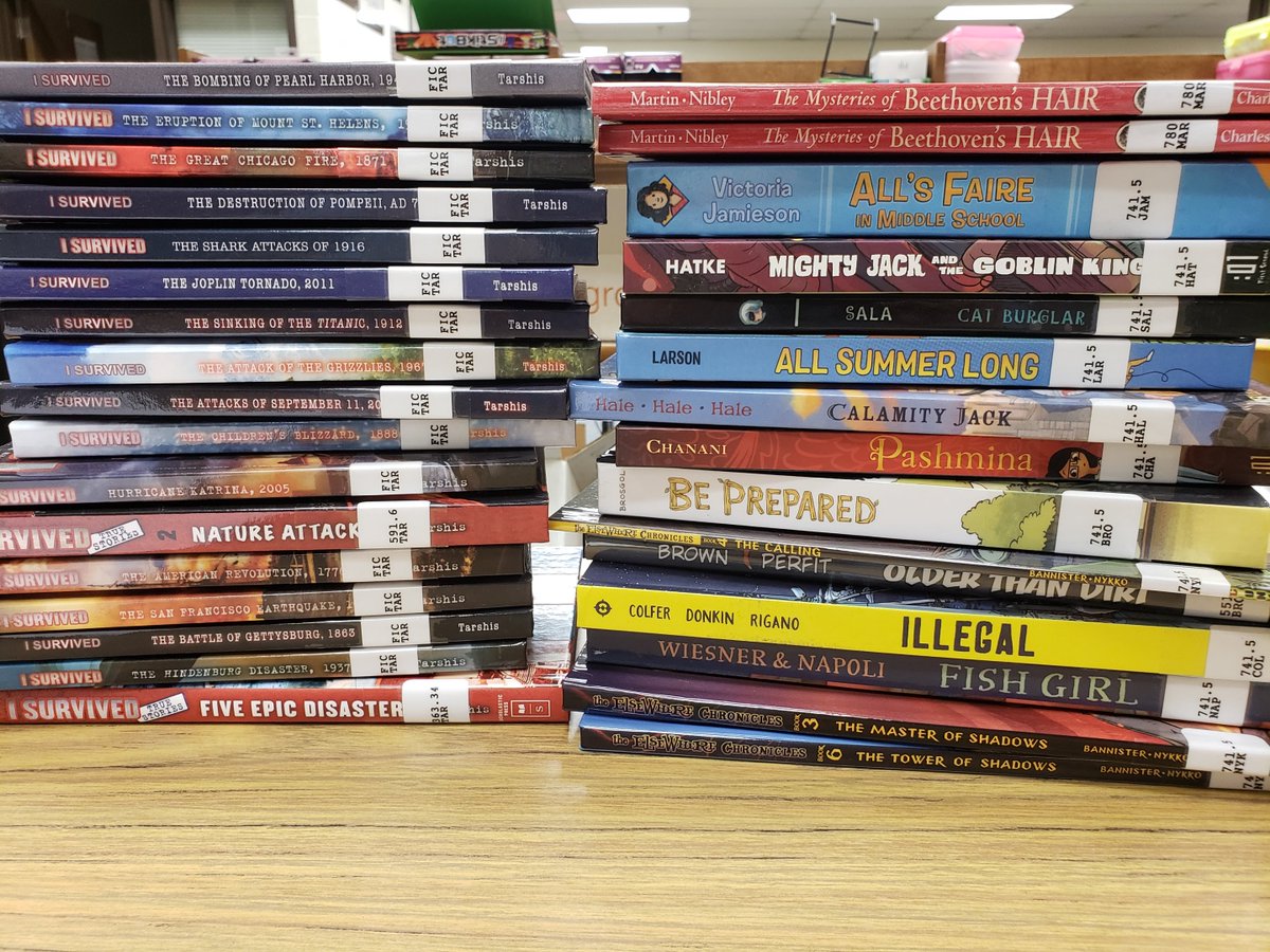 CSMSmedia's tweet photo. The @CSMSmedia center just got NEW BOOKS! See anything you like? @CSMSblazers @FollettLibrary #wcpsmd https://t.co/mRAzrmHufL